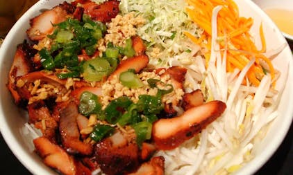 B3 Bun Ga Nuong Chanh - Vermicelli Noodles with Grilled Lemon Chicken 