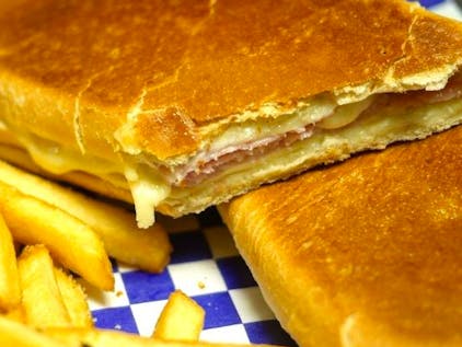 Sandwich De Huevo, Jamon Y Queso